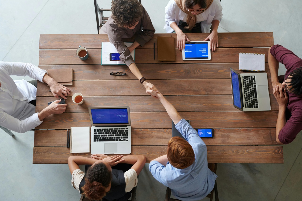 6 Tips for PR Pros to Build (and Maintain) Relationships with Journalists and Influencers 6 Tips for PR Pros to Build (and Maintain) Relationships with Journalists and Influencers